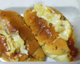 Foto langkah ke 4 dari resep Korean Garlic Cheese Bread.