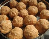 गोंद बादाम लड्डू (gond badam ladoo recipe in Hindi) रेसिपी चरण 5 फोटो