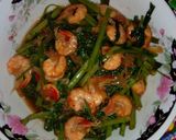 Foto langkah ke 6 dari resep Tumis kangkung udang terasi pedas.