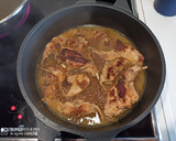 Foto del paso 2 de la receta: Conejo al ajillo con patatas y guisantes