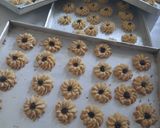 Foto langkah ke 3 dari resep Kue semprit.