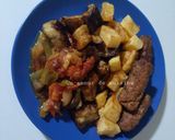 Une image de l'étape 21 de Saucisse de boeuf sans boyau accompagnée de chakchouka, pomme de terre et aubergines frites 🍴.