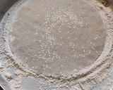 तीळ लावलेली बाजरीची भाकरी (Til Lavleli Bajrichi Bhakri Recipe In Marathi) रेसिपी स्टेप 2 फोटो 