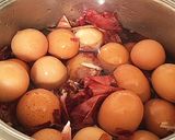 Φωτογραφία βήματος 1 της συνταγής Αυγά 🥚🥚🥚πασχαλινά βαμμένα με κρεμμυδόφυλλα🧅🧅🧅