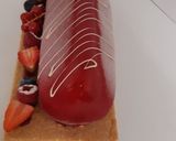 Une image de l'étape 5 de Bûche mousse vanille et crémeux fruits rouges.