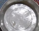A picture of step 5 of Oreo Biscuit cake.