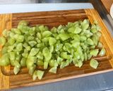 Une image de l'étape 5 de Salade d’ananas aux fraises, raisin et myrtilles.