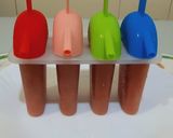 A picture of step 4 of Strawberry popsicles.