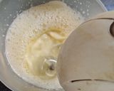 Foto del paso 4 de la receta: Budín acaramelado de peras con cremoso de banana, coco y chocolate