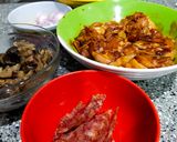 A picture of step 1 of Claypot Chicken Rice (by Rice Cooker).