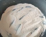 عکس مرحله 1 از دستور حلوای سه آرد زعفرانی