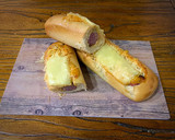 Foto del paso 6 de la receta: La salchicha fresca que quería ser hot dog (Que la envidia es muy mala)