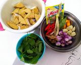 Foto langkah ke 1 dari resep Tahu Kuah Kuning Kemangi.