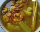 Foto langkah ke 5 dari resep Lempah Kuning Udang Timun.