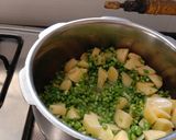A picture of step 2 of Aloo chorifali and tomato sabji.