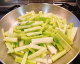 芹菜炒甜不辣的食譜步驟3照片