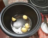 A picture of step 1 of Green matar curry restaurant style.