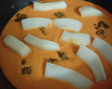 Foto del paso 12 de la receta: Chocos y almejas a la marinera con salteado de calabacines con pasas
