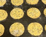 Foto del paso 4 de la receta: Galletitas crackers de harina de garbanzos