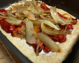 Foto del paso 3 de la receta: Coca express y de aprovechamiento - escalivada con sardinillas