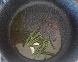 A picture of step 1 of Linguine with Fresh Clams.