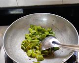A picture of step 1 of Shimla mirch potato sabji.
