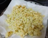 Foto del paso 2 de la receta: Tortilla de papas con cebolla sofrita y perejil picado y ensalada