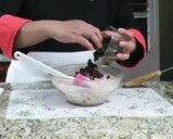 Foto del paso 4 de la receta: Fresas con crema con un toque diferente