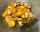 Foto langkah ke 6 dari resep Tumis Tofu Jamur Shitake.