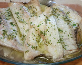 Foto del paso 3 de la receta: Doradas al horno con cama de cebolla
