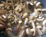 Házi tortellini erdei gombamártással recept fázis 2 fotója