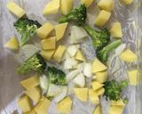 Foto langkah ke 1 dari resep Simple Creamy Potato and Broccoli Soup.