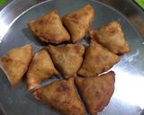 A picture of step 4 of Crispy Samosa.