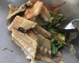 Foto langkah ke 4 dari resep Tumis tulang asin jambal seuhah.