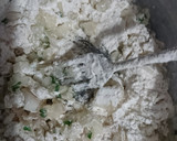 Foto del paso 2 de la receta: Bizcochitos de cebollas y ciboulette 🎆