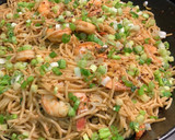 A picture of step 3 of Noodles with Shrimp and Lemon.