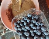 Bögrés csokis áfonyás süti 🫐 recept fázis 2 fotója