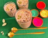 A picture of step 2 of Cashew Badam Shake With Chocolate Flavour/ Delicious And Nutritious Almond Shake!! Holi Special ✨🌈.