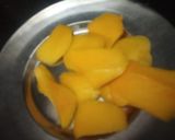 A picture of step 2 of Mango shake.
