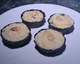 A picture of step 2 of Chocolate cup children treat.