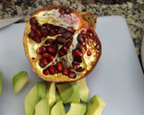 Foto del paso 1 de la receta: Ensalada otoñal con granada y brotes de lombarda