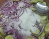 Foto del paso 3 de la receta: Pseudo-encurtido de pepino y cebolla roja