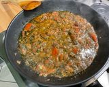 Une image de l'étape 11 de Tagliatelles vertes aux anchois, ail, tomates et persil.
