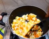 A picture of step 3 of Baked garden wonton cups.