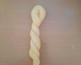 Foto langkah ke 5 dari resep Kkwabaegi korean twisted doughnuts.