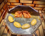 Foto del paso 4 de la receta: Cuarto trasero de pollo marinado con patatas asadas