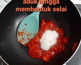 Foto langkah ke 3 dari resep Korean Strawberry Milk.