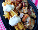 Foto del paso 11 de la receta: Pollo confitado al ajillo con palos de patatas fritas y mayonesa