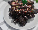 Foto langkah ke 5 dari resep Kulit pangsit roll coklat.