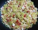Foto del paso 3 de la receta: Carnaval de calabacín, puerro y piquillo con surimi🎉🎨